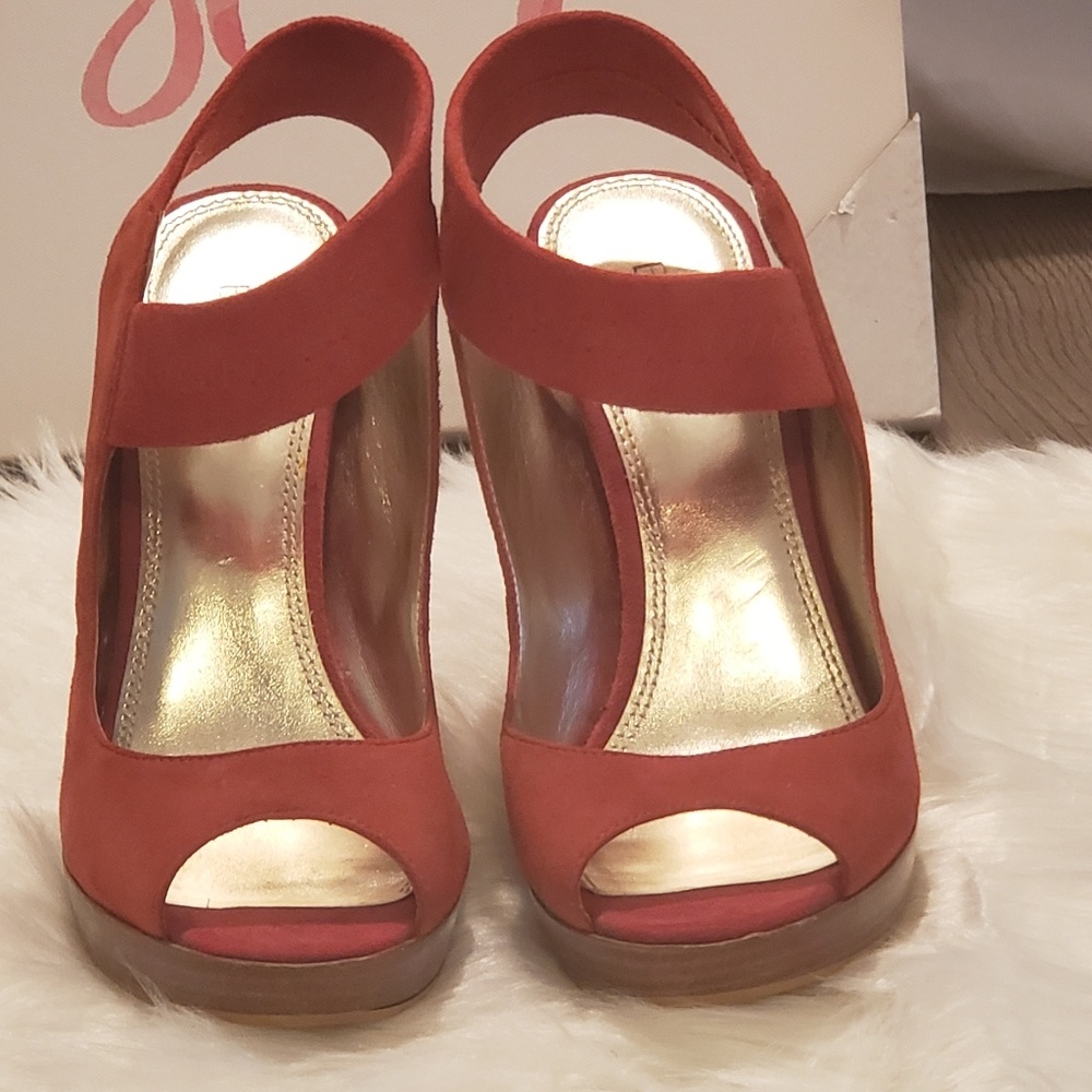 Bakers barely worn Peep Toe, Suede Pumps. Size 6.5